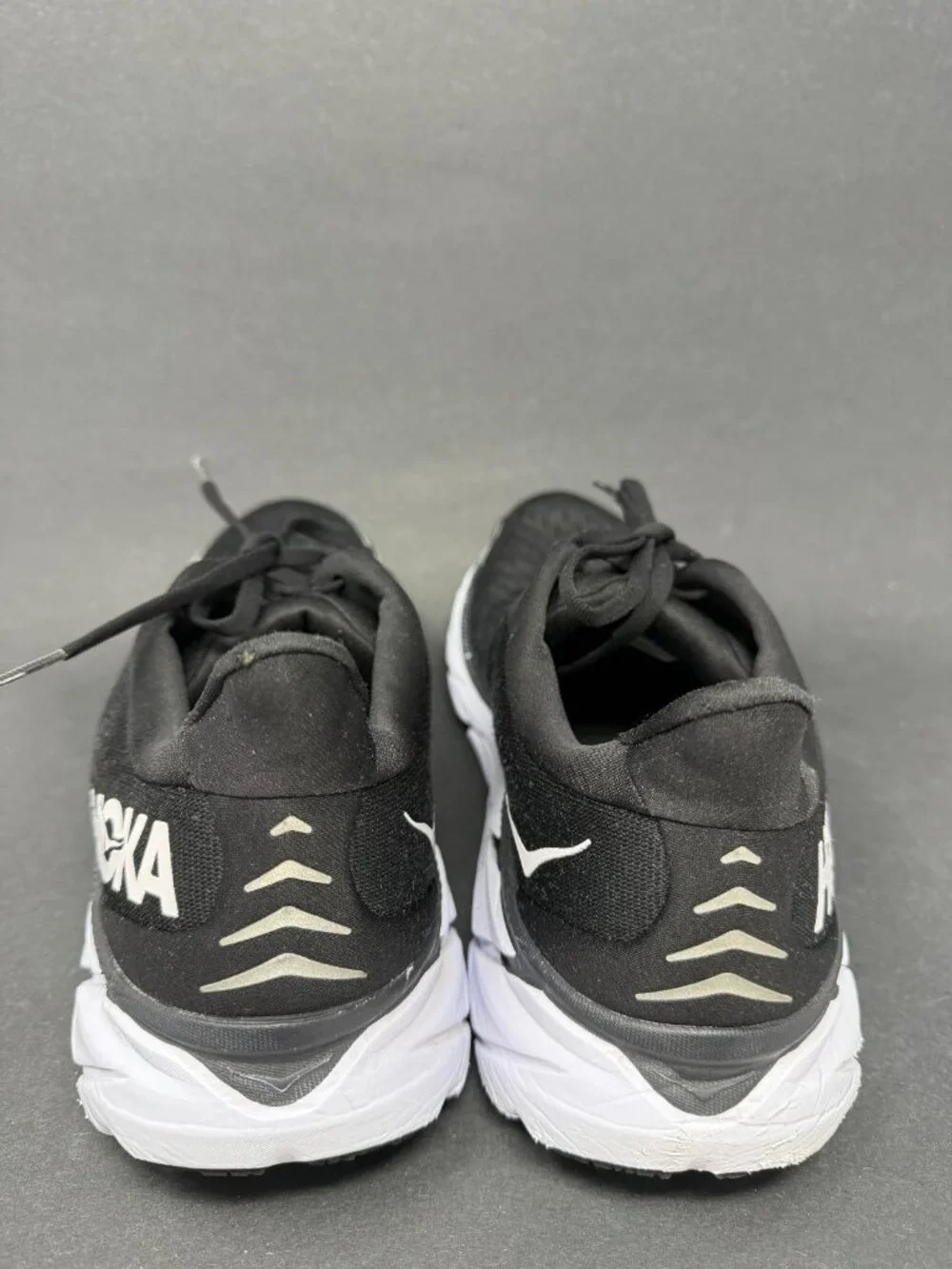 Hoka One One Clifton 8 Black White Athletic Running Shoes 1119393 Mens 11 D